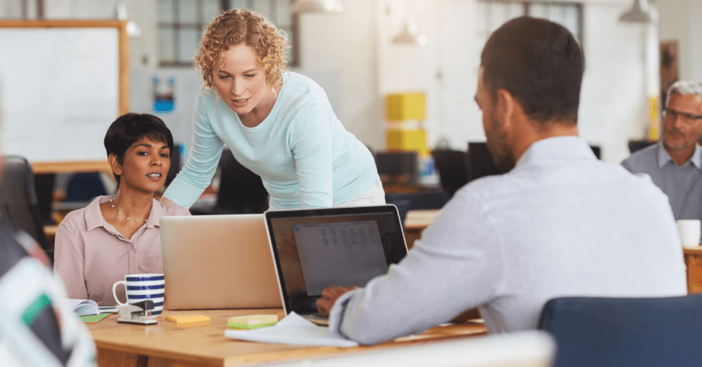 Team members handling conflict in online community